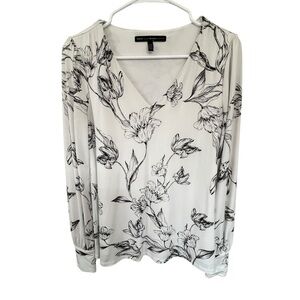 White House Black Market Black & White Floral V-Neck Women's Top